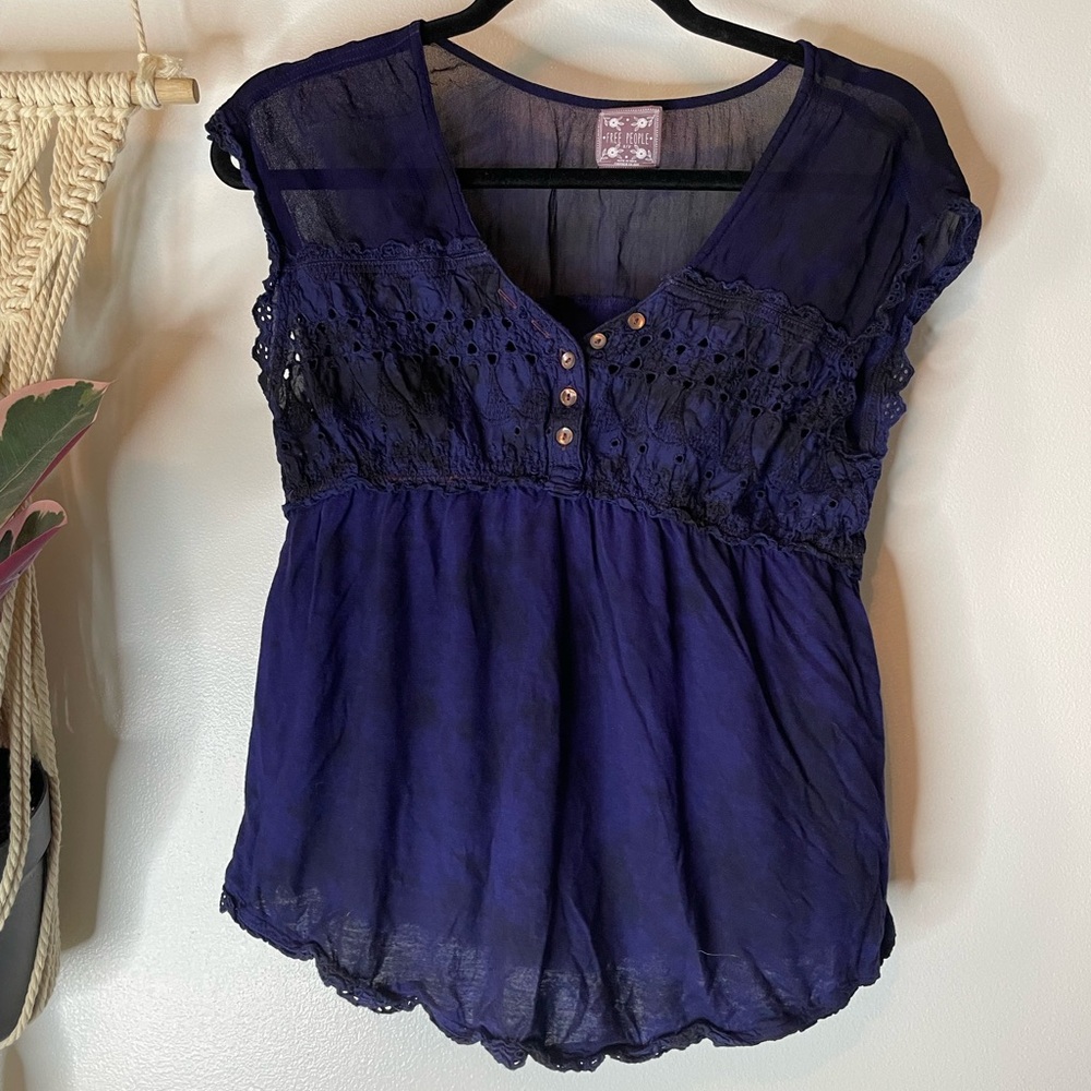 Free People navy/black babydoll tee. Size SMALL.